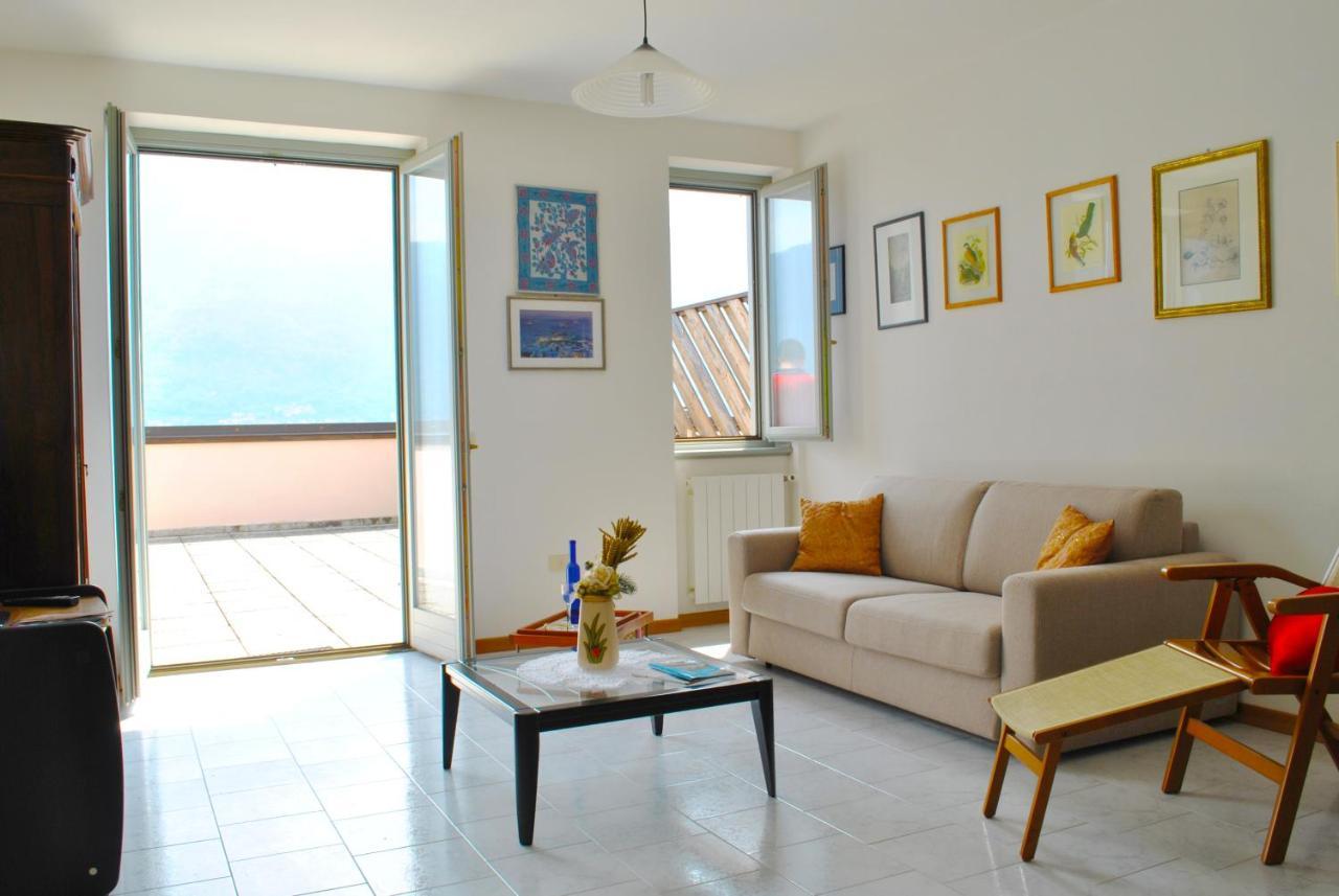 살라코마시나 Loft With Big Terrace Lake View 아파트 외부 사진